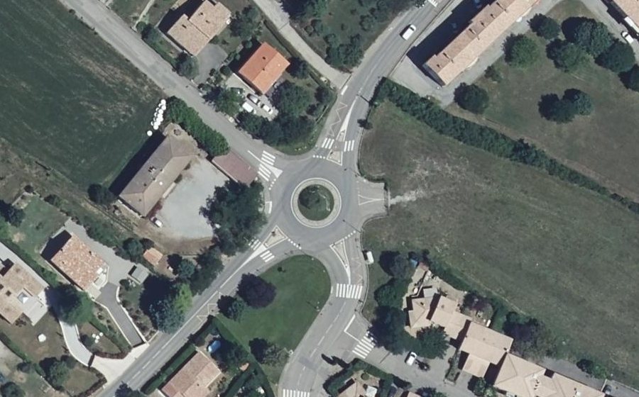 Vue aérienne du Rond-point anonyme n°82004555