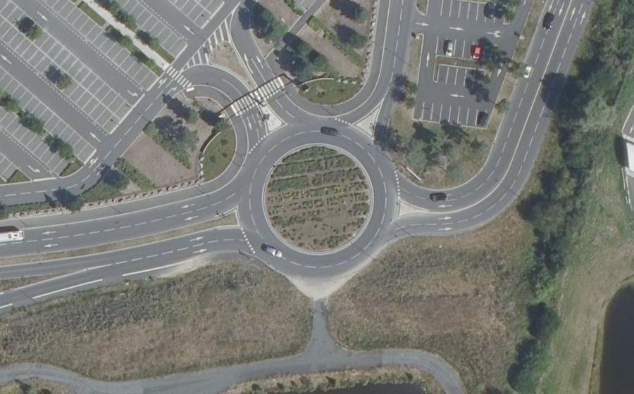 Vue aérienne du Rond-point anonyme n°820194218