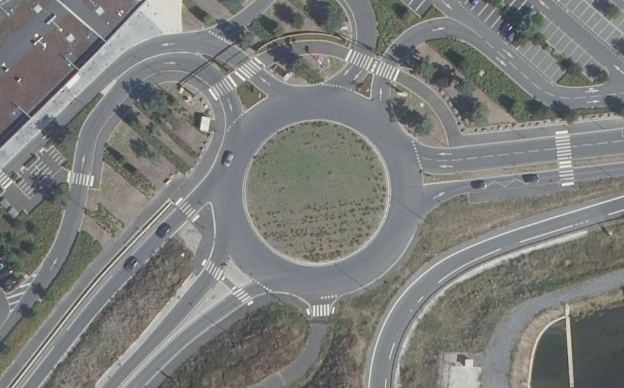 Vue aérienne du Rond-point anonyme n°820194220