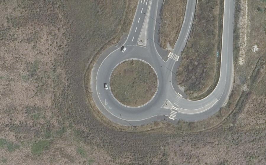 Vue aérienne du Rond-point anonyme n°820194224
