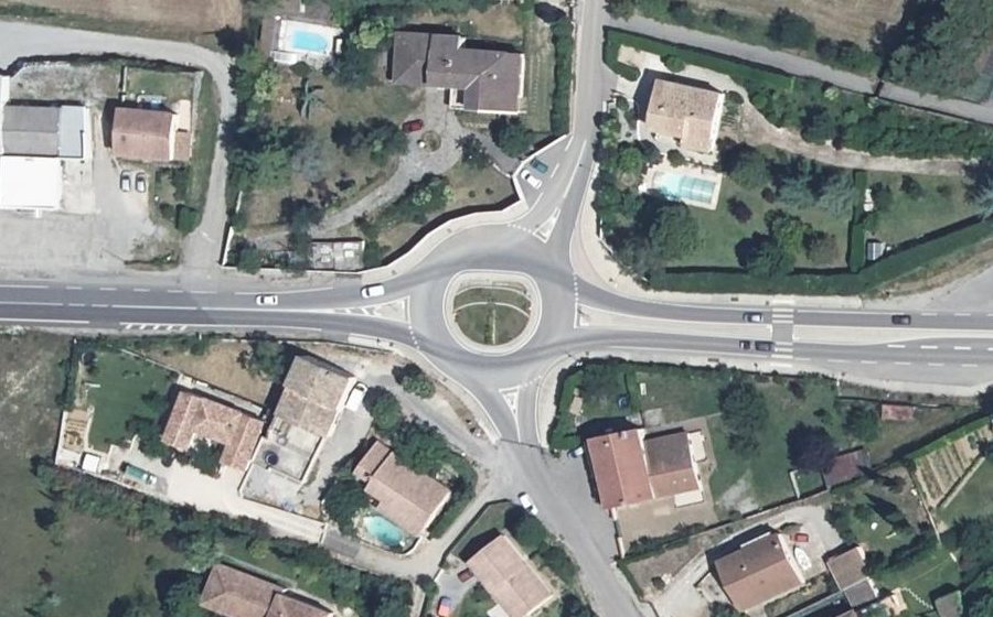 Vue aérienne du Rond-point anonyme n°820249249