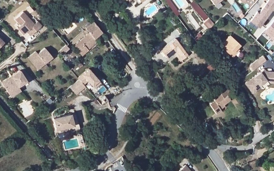 Vue aérienne du Rond-point anonyme n°820420864