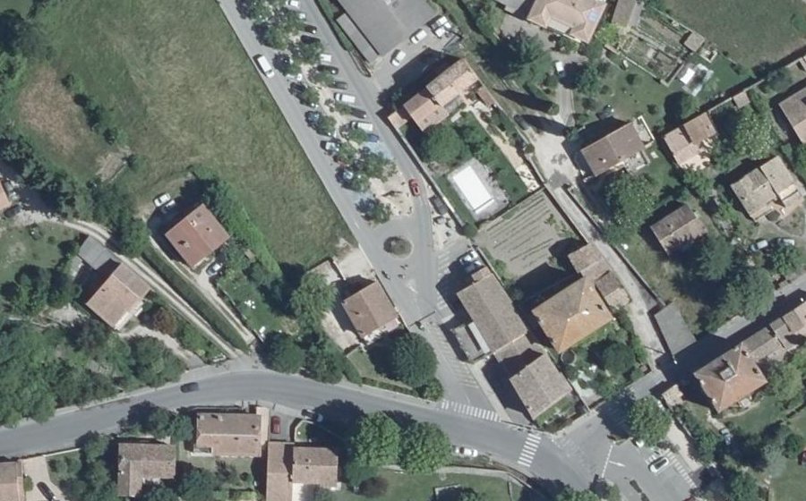 Vue aérienne du Rond-point anonyme n°820451401