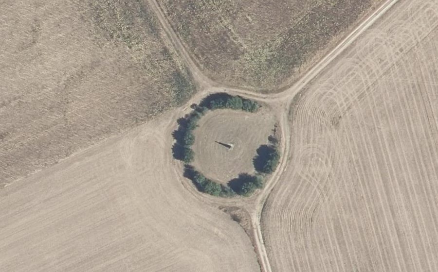 Vue aérienne du Rond-point anonyme n°82086182