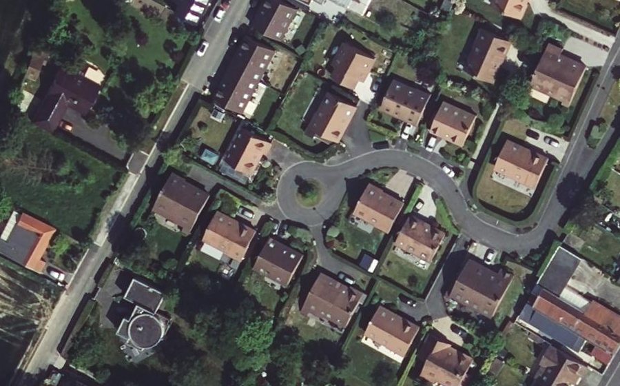 Vue aérienne du Rond-point anonyme n°82105633