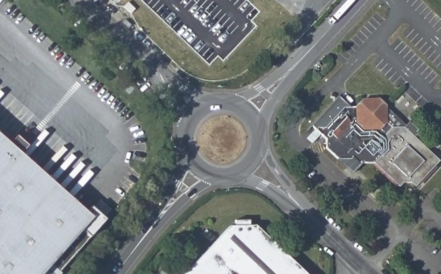 Vue aérienne du Rond-point anonyme n°821196538