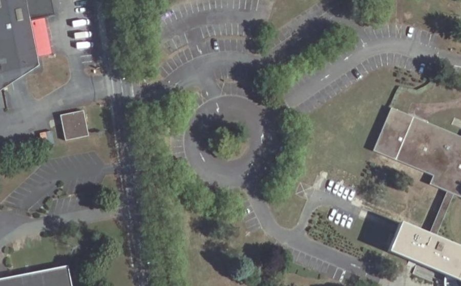 Vue aérienne du Rond-point anonyme n°821439680