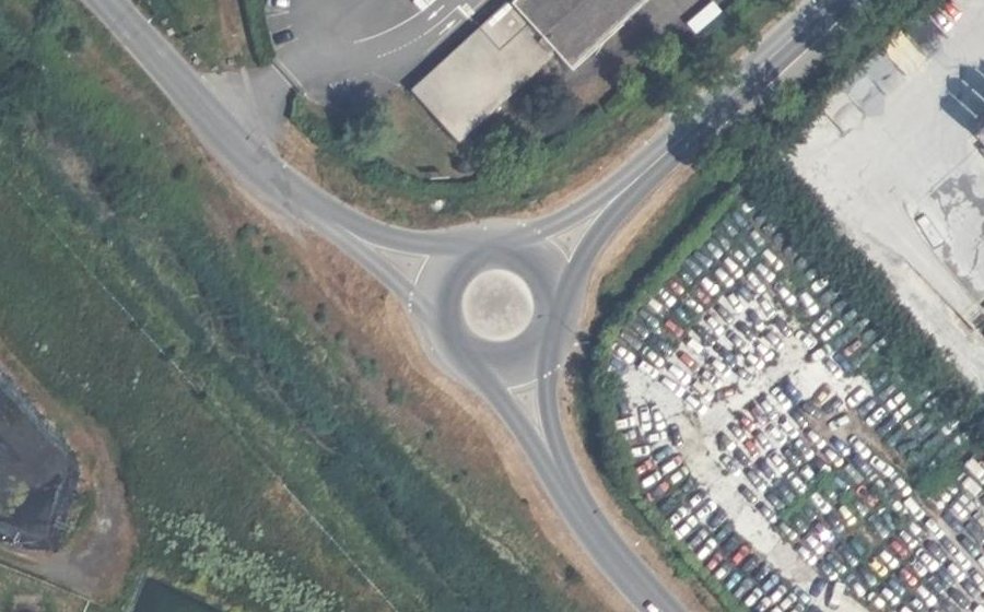Vue aérienne du Rond-point anonyme n°821525558
