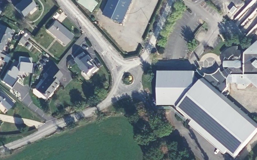 Vue aérienne du Rond-point anonyme n°82217539