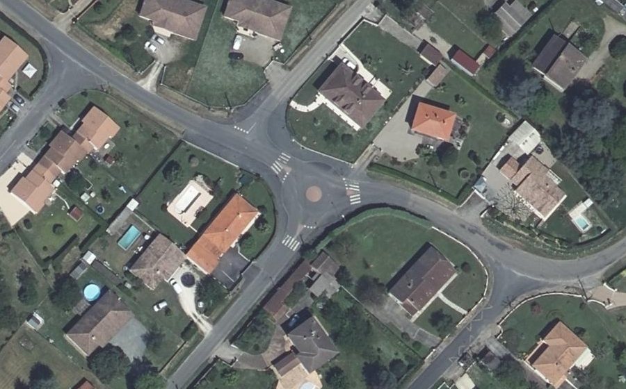 Vue aérienne du Rond-point anonyme n°822280076