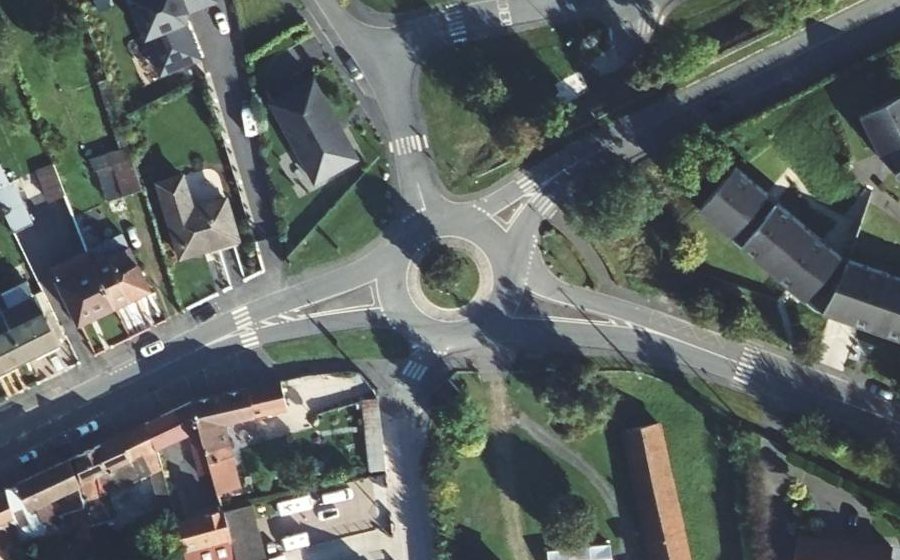 Vue aérienne du Rond-point anonyme n°82256100