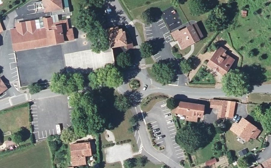 Vue aérienne du Rond-point anonyme n°822849277