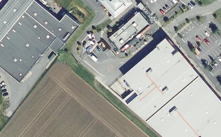 Vue aérienne du Rond-point anonyme n°822917870