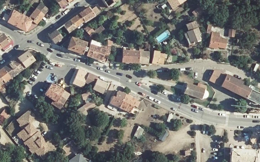 Vue aérienne du Rond-point anonyme n°823082576
