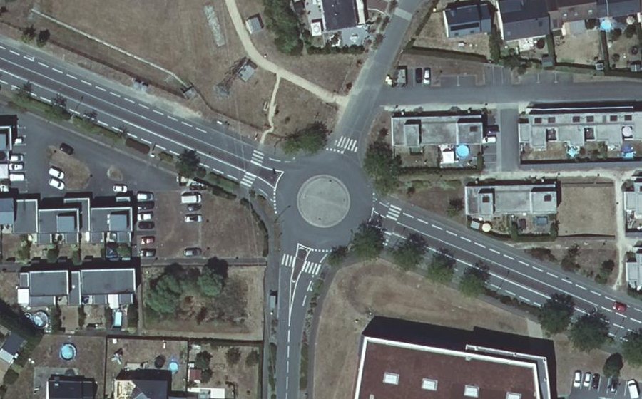 Vue aérienne du Rond-point anonyme n°823106756