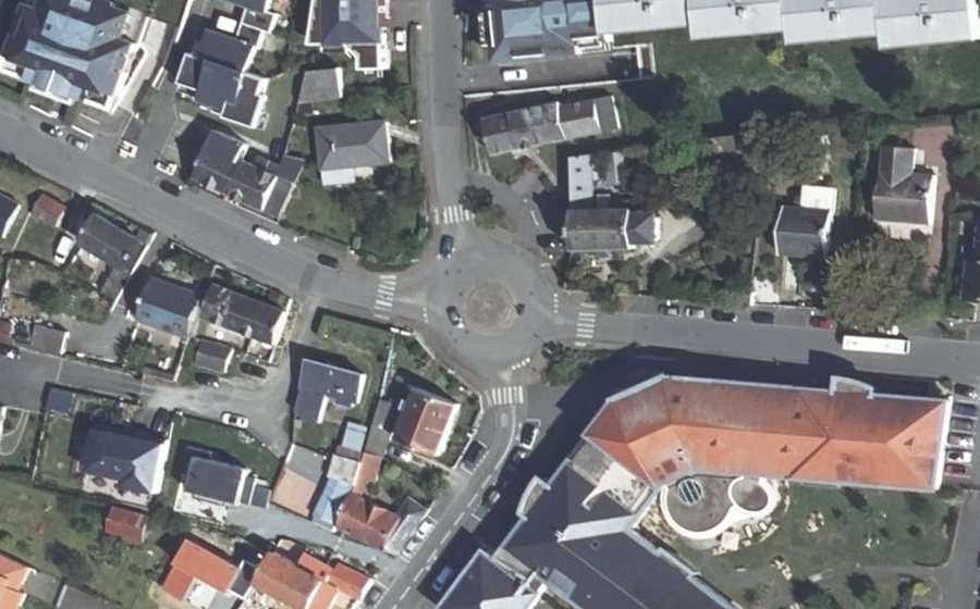 Vue aérienne du Rond-point anonyme n°823538016