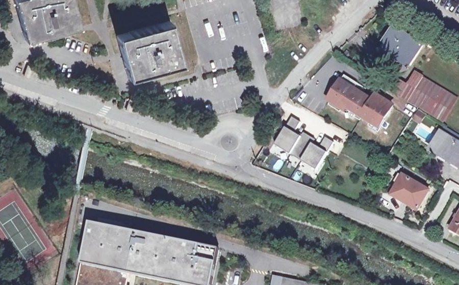 Vue aérienne du Rond-point anonyme n°823570987