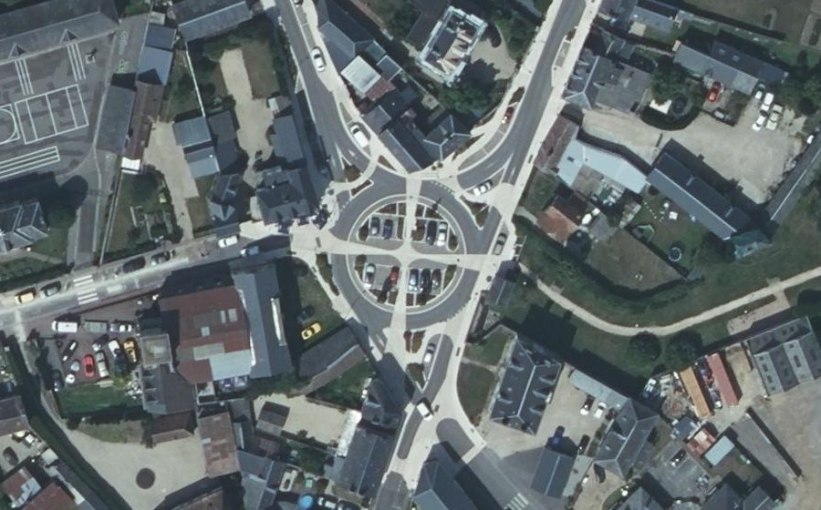 Vue aérienne du Rond-point anonyme n°823803849