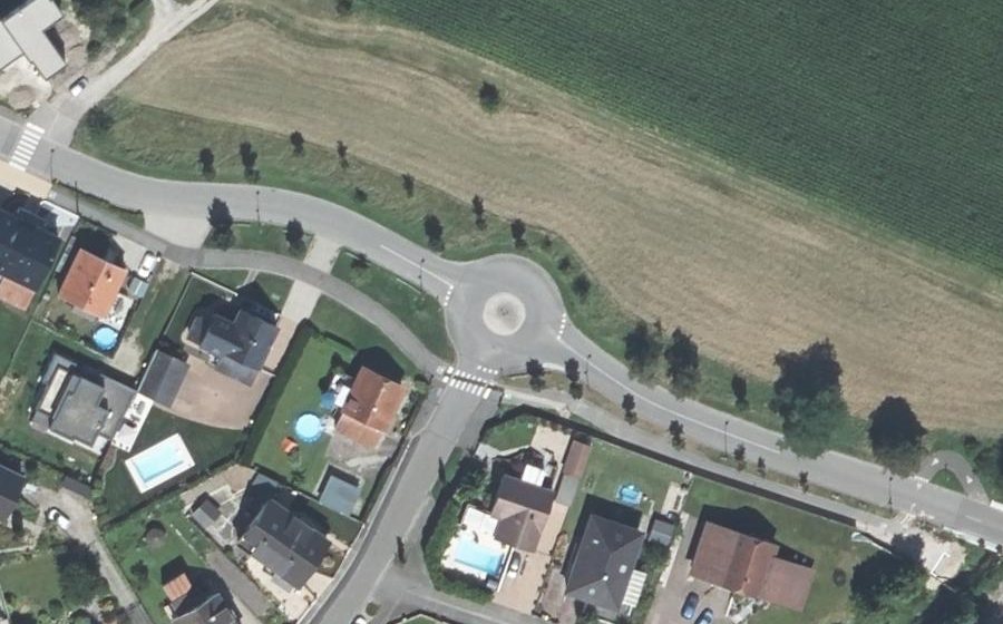Vue aérienne du Rond-point anonyme n°823921729