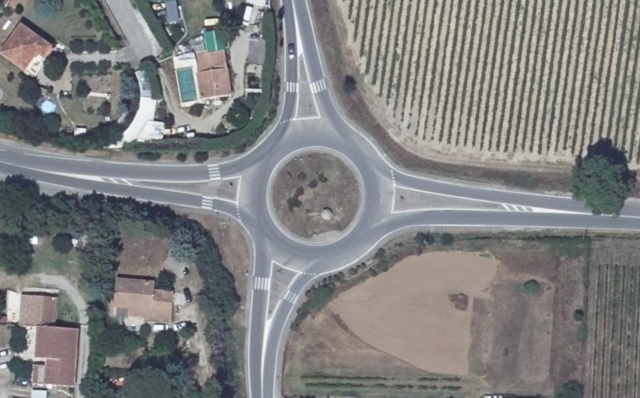 Vue aérienne du Rond-point anonyme n°824512665