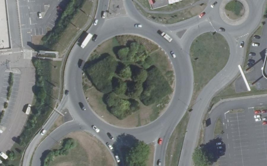 Vue aérienne du Rond-point anonyme n°825187216