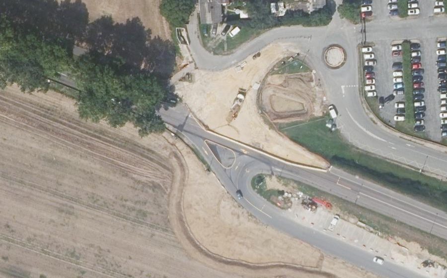 Vue aérienne du Rond-point anonyme n°82551489