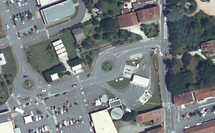 Vue aérienne du Rond-point anonyme n°825781751