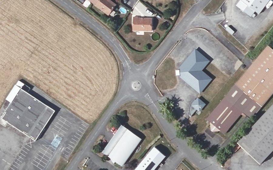 Vue aérienne du Rond-point anonyme n°825886215
