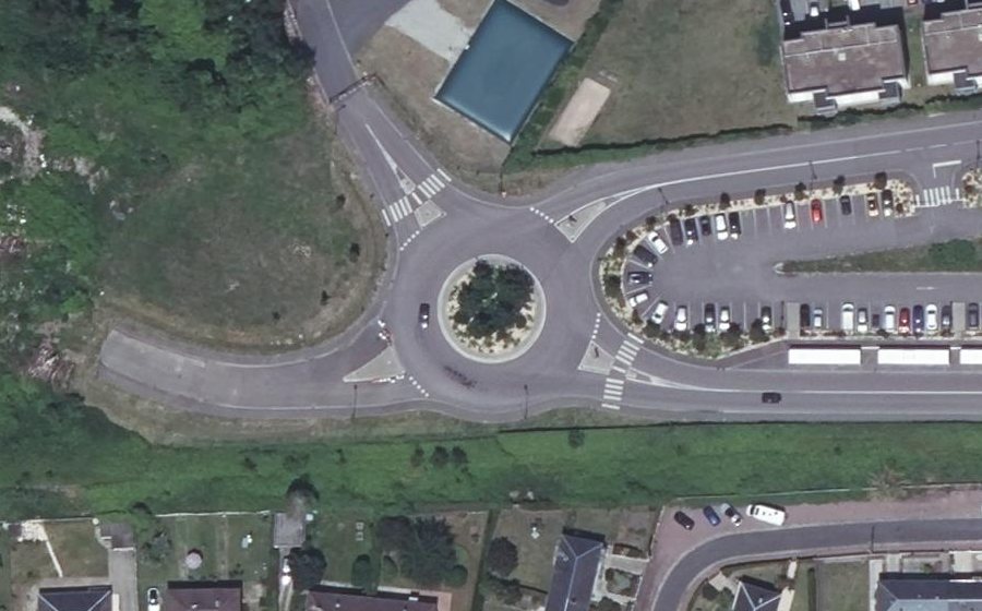 Vue aérienne du Rond-point anonyme n°825962052