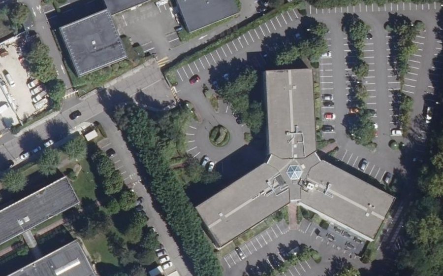 Vue aérienne du Rond-point anonyme n°826054488
