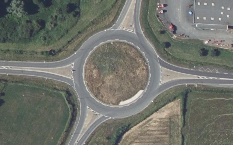 Vue aérienne du Rond-point anonyme n°82615156