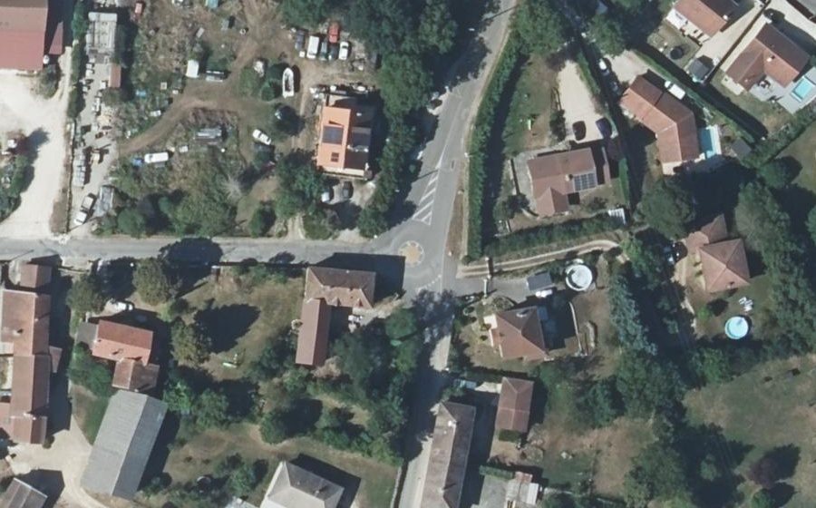 Vue aérienne du Rond-point anonyme n°826257966