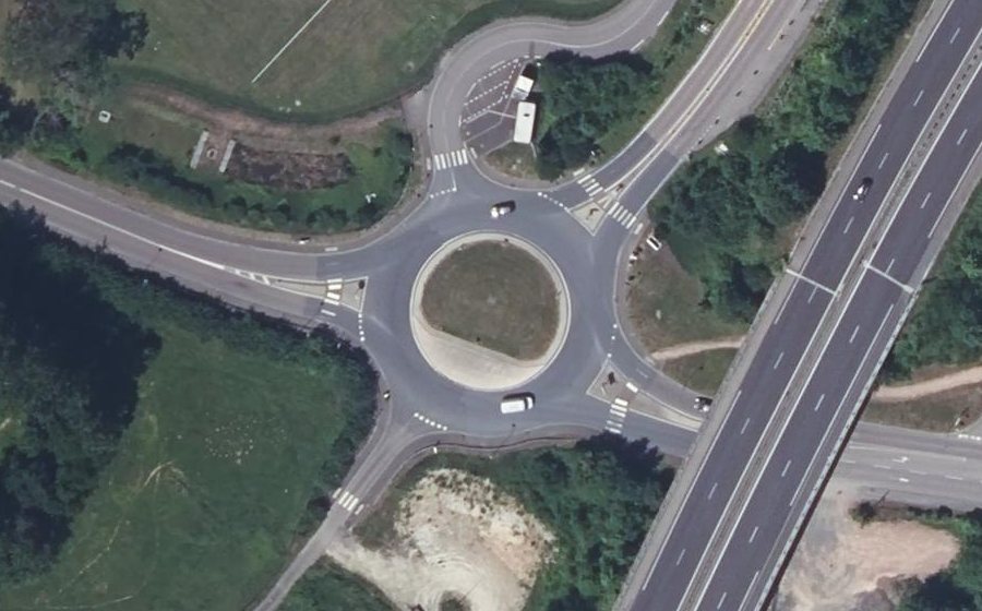 Vue aérienne du Rond-point anonyme n°826426866