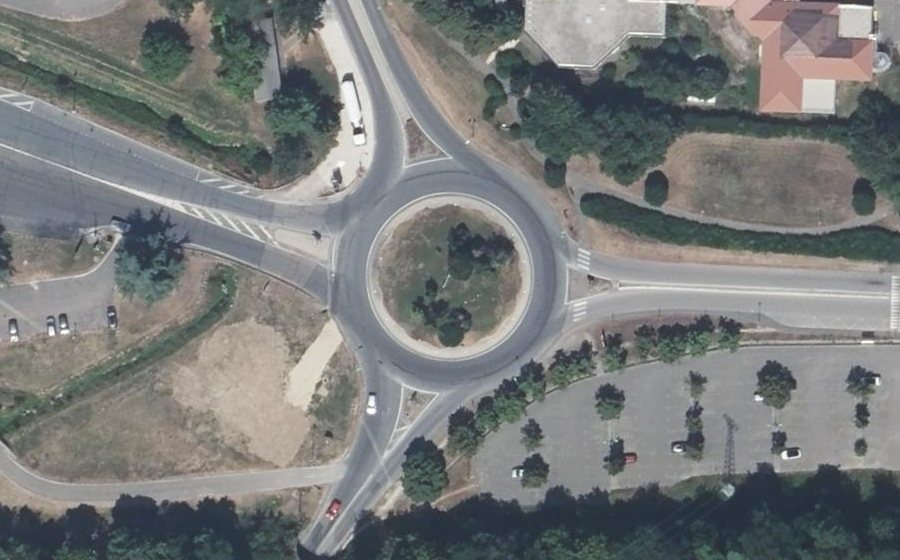 Vue aérienne du Rond-point anonyme n°8268933