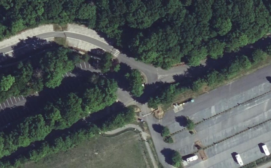 Vue aérienne du Rond-point anonyme n°82712771