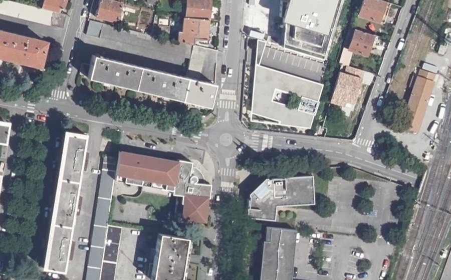 Vue aérienne du Rond-point anonyme n°827369374