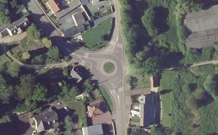Vue aérienne du Rond-point anonyme n°827675050