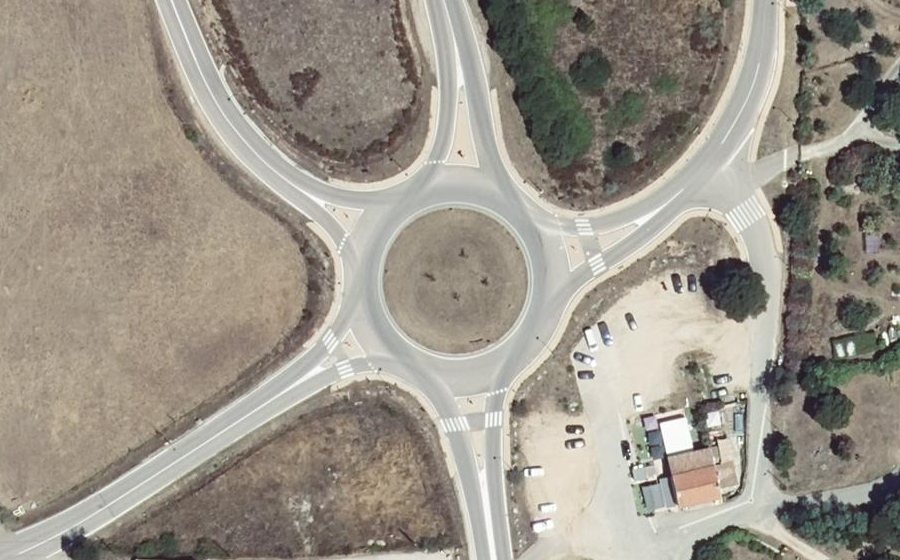 Vue aérienne du Rond-point anonyme n°827708898