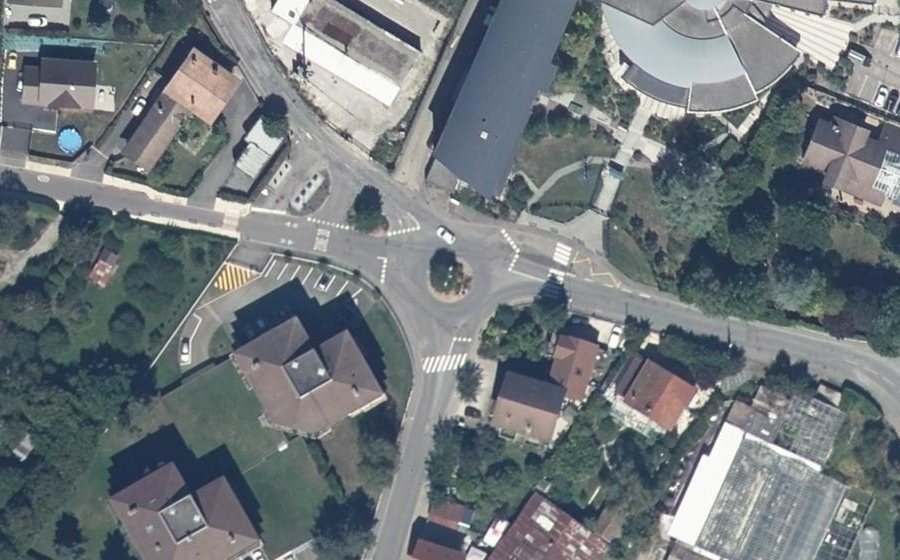 Vue aérienne du Rond-point anonyme n°828096283