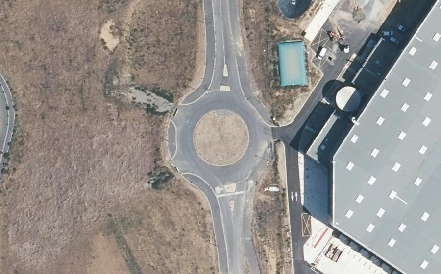 Vue aérienne du Rond-point anonyme n°828117395
