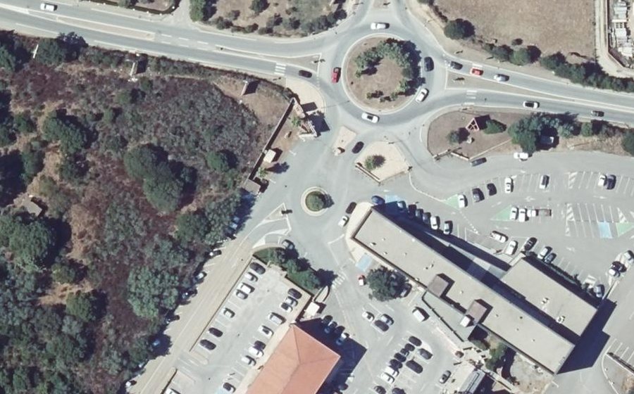 Vue aérienne du Rond-point anonyme n°828291939
