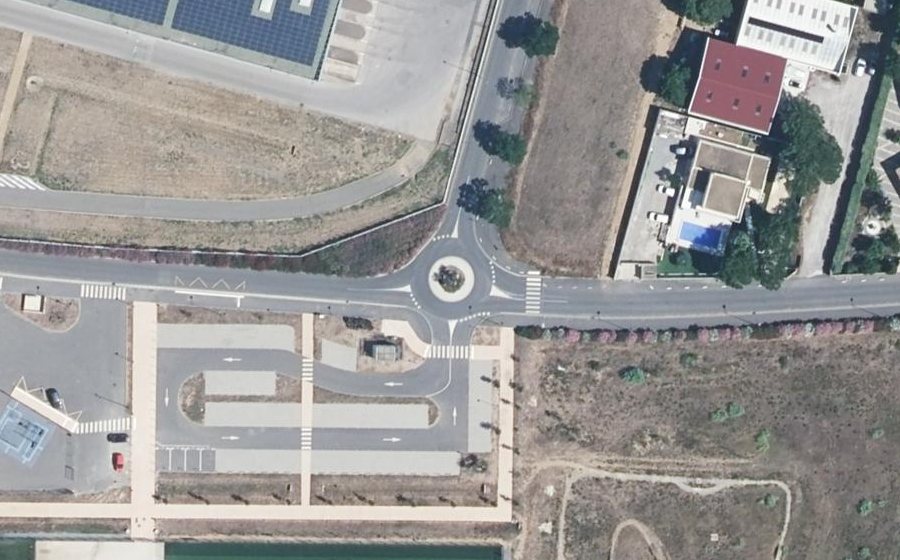 Vue aérienne du Rond-point anonyme n°828445753