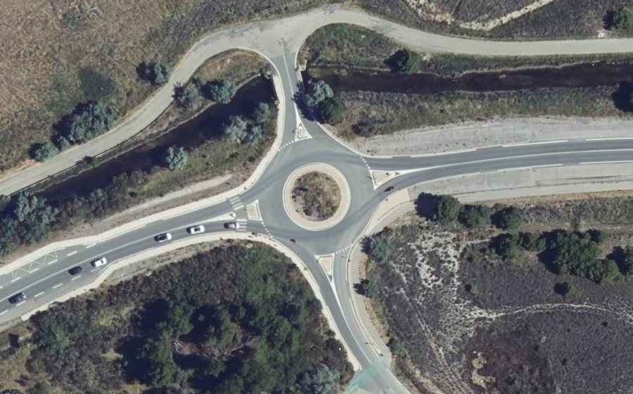 Vue aérienne du Rond-point anonyme n°828972829