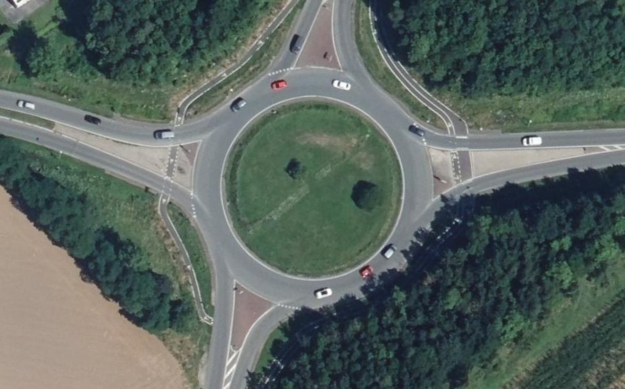 Vue aérienne du Rond-point anonyme n°82924283