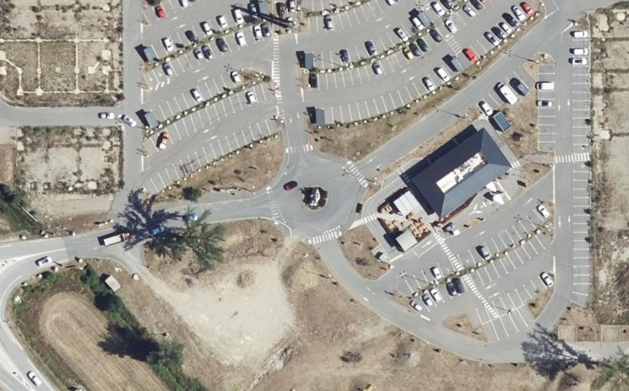 Vue aérienne du Rond-point anonyme n°829276566