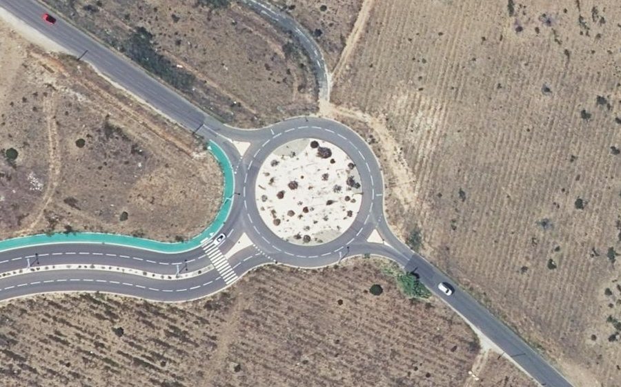 Vue aérienne du Rond-point anonyme n°829307657