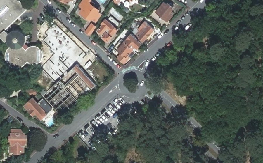 Vue aérienne du Rond-point anonyme n°82951107