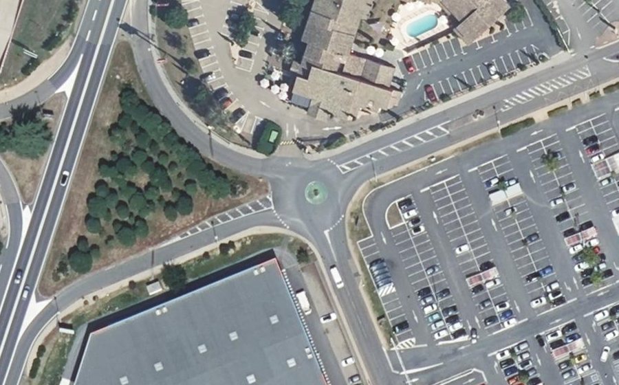 Vue aérienne du Rond-point anonyme n°8296642