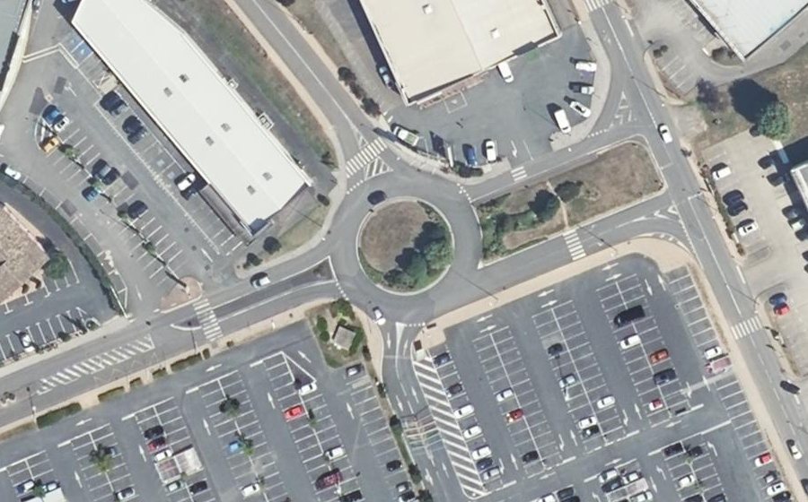 Vue aérienne du Rond-point anonyme n°8296653