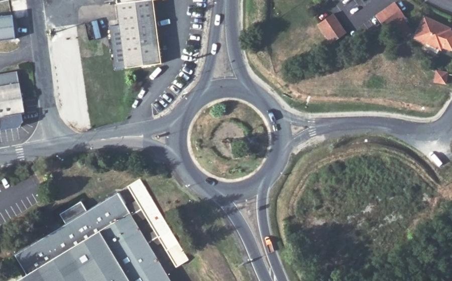 Vue aérienne du Rond-point anonyme n°82986924